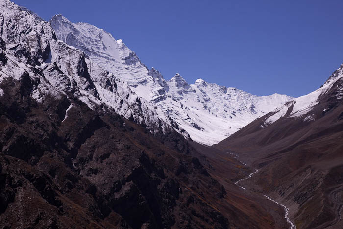 View up the valley towards the Charang La