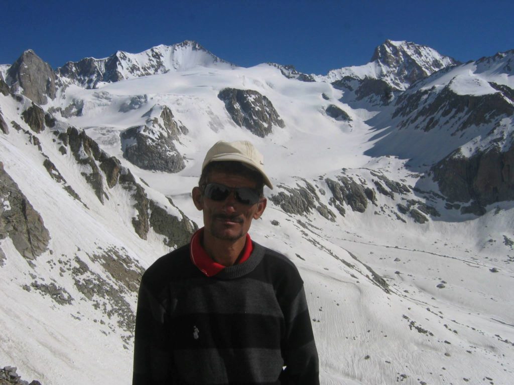 Cook Prakash Rathi. He helped me a lot to ascend CharangLa. He is the real hero. | Kinnaur Kailash Parikrama trek blog
